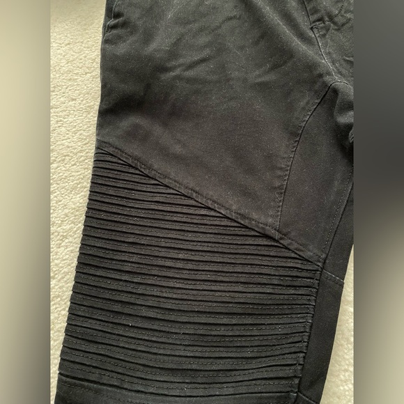Men’s Urban Black Cargo Pants - Picture 3 of 5